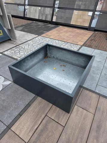 Gepoedercoat/ cortenstaal bloembakken 120x120x40 beschikbaar voor biedingen