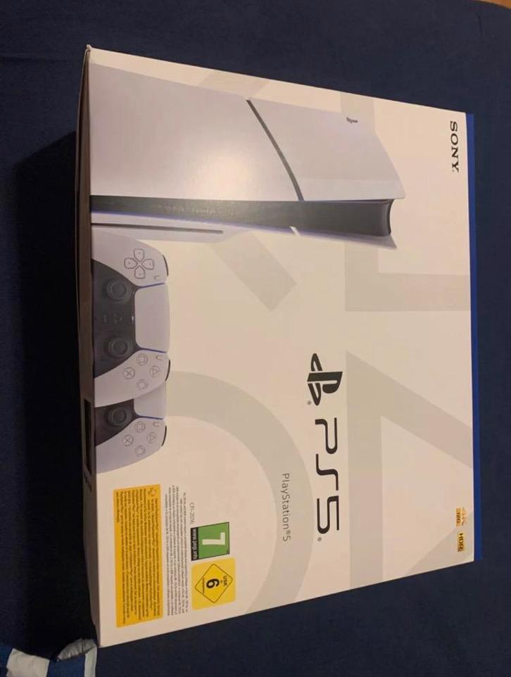 Playstation 5 (PS5) met 2 Controllers in doos!, Spelcomputers en Games, Spelcomputers | Sony PlayStation 5, Zo goed als nieuw