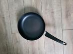 28cm Hapjespan. Inductie, Vaatwasser, Gas., Ophalen of Verzenden, Gebruikt, Koekenpan of Braadpan
