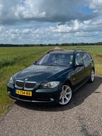 BMW 3-Serie (e91) 330xi Touring Donkergroen Youngtimer, Auto's, Te koop, Geïmporteerd, 5 stoelen, Benzine