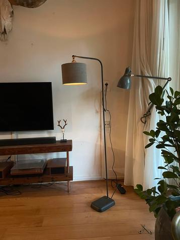 Leeslamp dimbaar beschikbaar voor biedingen
