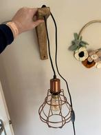 Industriële wandlamp met houten basis, Huis en Inrichting, Lampen | Wandlampen, Ophalen, Zo goed als nieuw, Hout