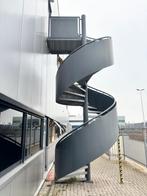 2x stalen spiltrap / wenteltrap met bordes (ijzeren trap), Doe-het-zelf en Verbouw, Ladders en Trappen, Ophalen, Gebruikt, Trap