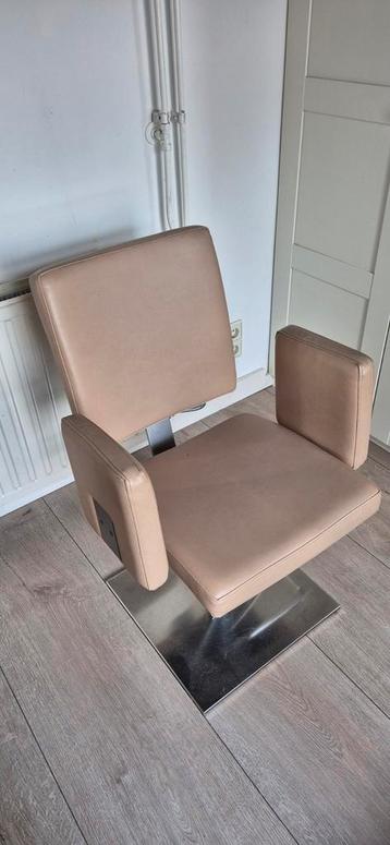 Kapperstoel (6) leer beige beschikbaar voor biedingen