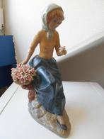 Antiek beeldje ,  Figura de porcelana. Nadal ., Ophalen of Verzenden