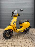 Vespa sprint 125cc A1 MOTOR akrapovic carbon nieuwstaat, Ophalen, 125 cc