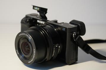 SONY ALPHA A6000 + 16-50MM - ZILVER - 24MP - VIEWFINDER -