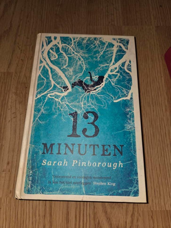Sarah Pinborough - 13 minuten, Boeken, Kinderboeken | Jeugd | 13 jaar en ouder, Gelezen, Ophalen of Verzenden