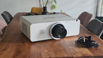 PANASONIC PT-EW630 BEAMER / PROJECTOR *LEES GOED beschikbaar voor biedingen