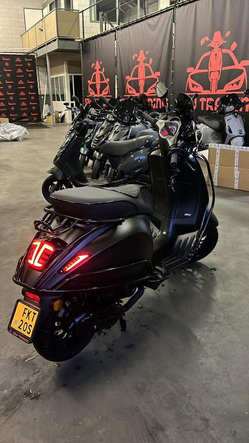 Full option vespa sprint 2022, Fietsen en Brommers, Scooters | Overige merken, Zo goed als nieuw, Ophalen