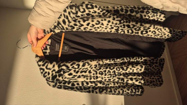 Original GUESS Faux Fur Leopard Coat - Like New - Size S, Kleding | Dames, Overige Dameskleding, Zo goed als nieuw, Ophalen of Verzenden