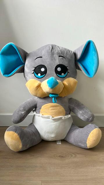 Grote knuffel muis beschikbaar voor biedingen