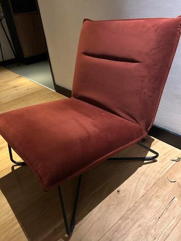 Rode Fauteuil - Stijlvol en Comfortabel beschikbaar voor biedingen