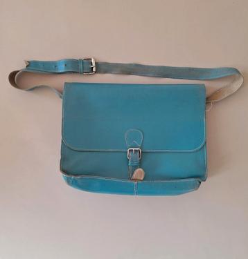 Tas van blauw leer beschikbaar voor biedingen