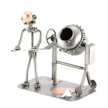 Bouwvakker met betonmolen - beton, baksteen, cement, bouw beschikbaar voor biedingen