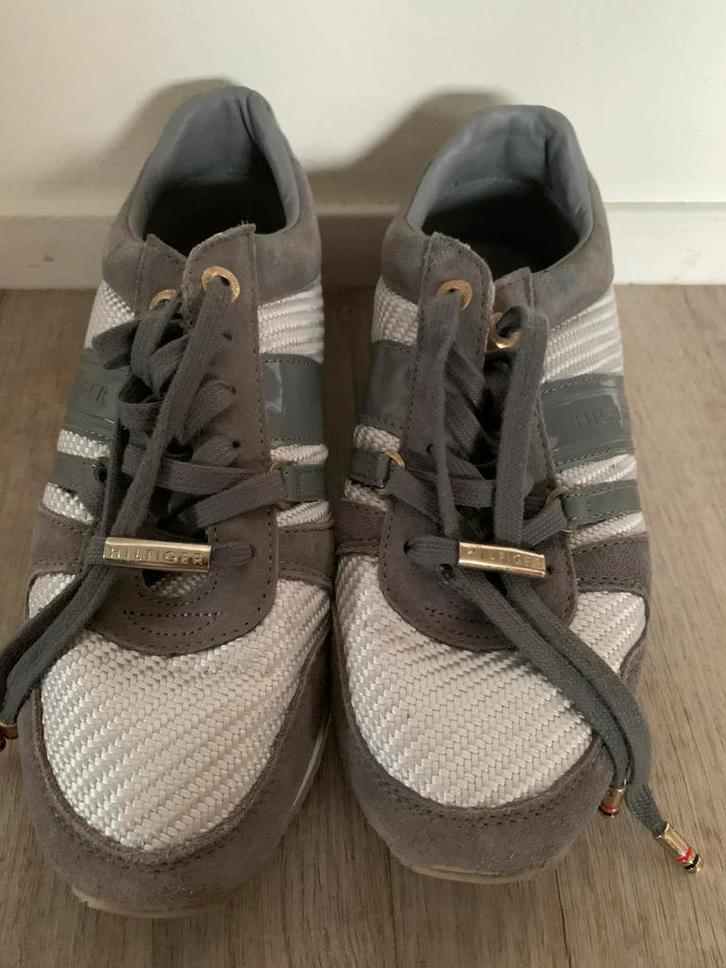 Tommy Hilfiger Maxine 2C sneakers maat:40, Kleding | Dames, Schoenen, Zo goed als nieuw, Sneakers of Gympen, Grijs, Ophalen of Verzenden