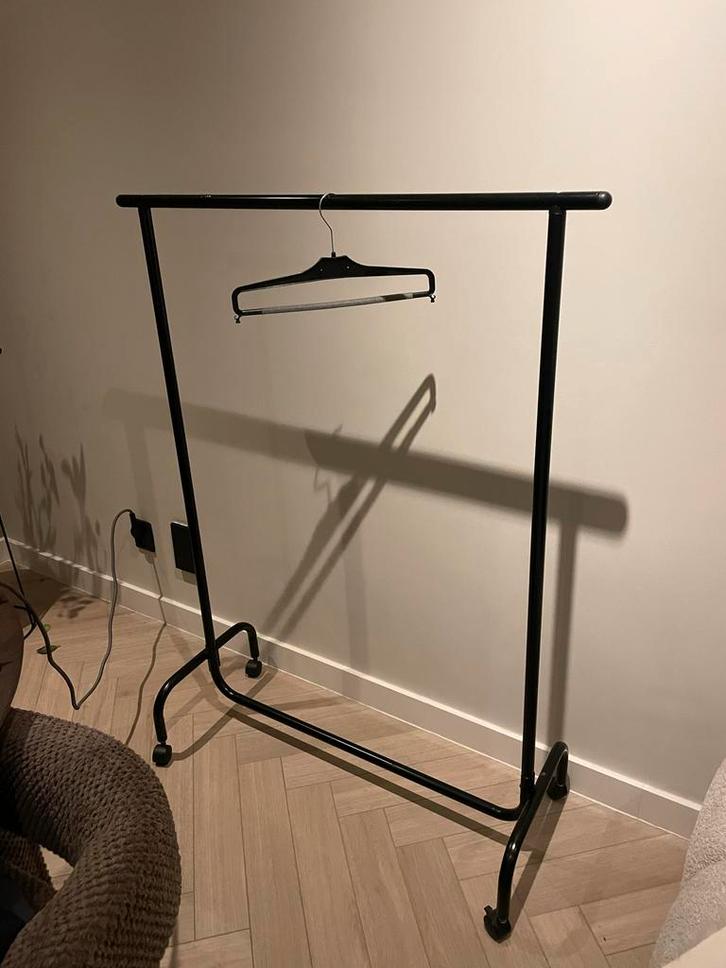 Zwart IKEA kledingrek - Demonteerbaar, Kleding | Dames, Kledingrekken, Gebruikt, Met wielen, Ophalen of Verzenden