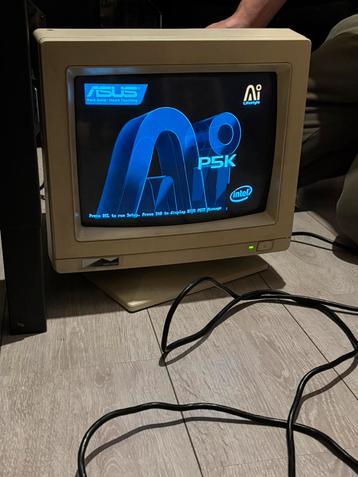 Ouderwetse CRT monitor 15 Inch beschikbaar voor biedingen
