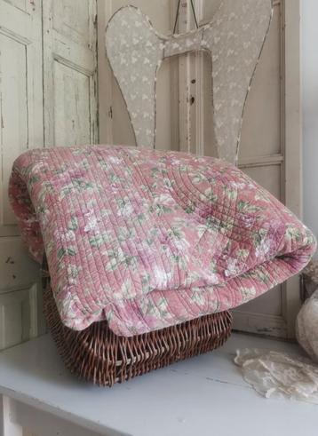 Franse bouti ~ sprei roze met bloemen  beschikbaar voor biedingen