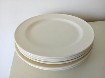 Royal Boch Classic Ivory 7 dinerborden 28 en 27 cm. beschikbaar voor biedingen