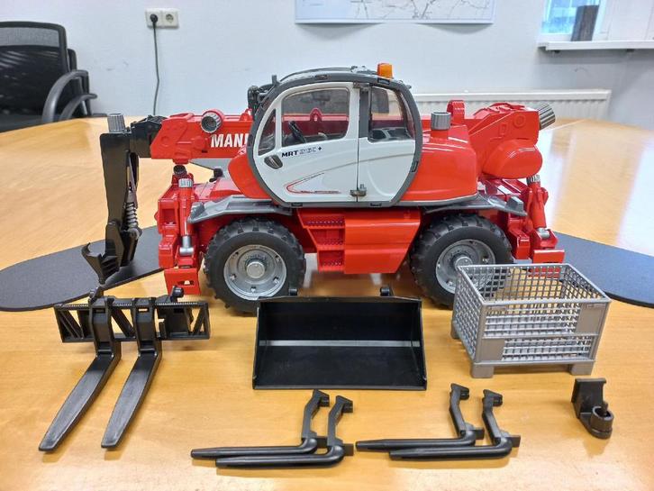 Bruder Manitou MRT 2150 verreiker met accessoires, Kinderen en Baby's, Speelgoed | Speelgoedvoertuigen, Gebruikt, Ophalen of Verzenden