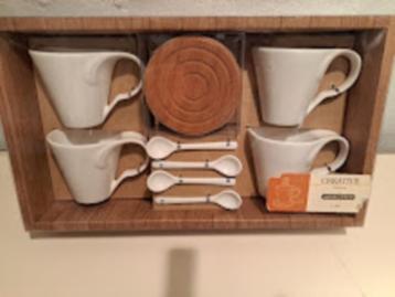 Serviesset beschikbaar voor biedingen