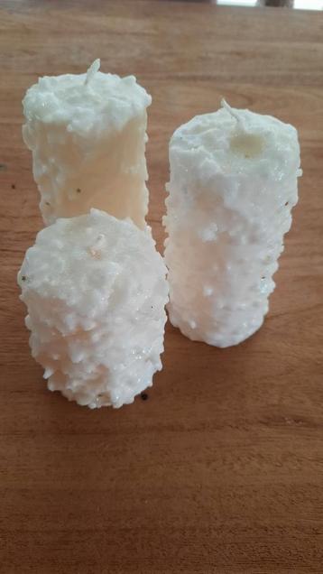 3 nieuwe sneeuwwitte kaarsen, 2 x 12 cm, 1 x 9 cm beschikbaar voor biedingen