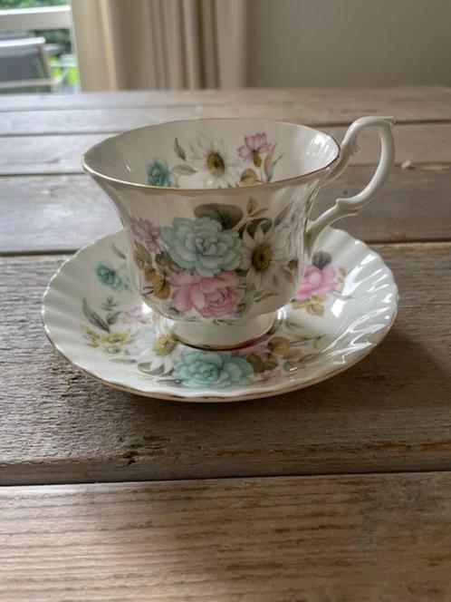 Vintage kop en schotel Richmond porselein. Engeland., Antiek en Kunst, Antiek | Servies los, Ophalen