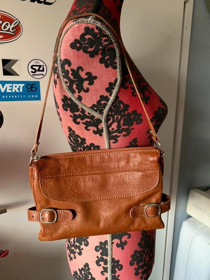 Mooie dames leren schoude tasje(nr.10 D4), Sieraden, Tassen en Uiterlijk, Tassen | Damestassen, Gebruikt, Schoudertasje, Bruin