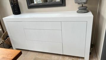 door meubelmaker handgemaakte houten witte dressoir