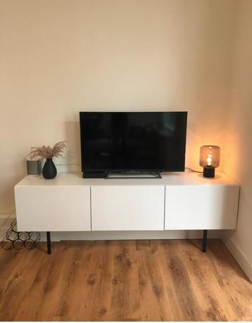 Beste TV meubel (gratis) beschikbaar voor biedingen