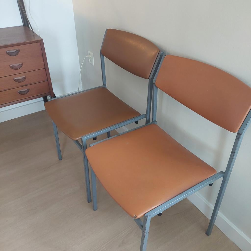 1 vintage Gijs van der Sluis stoel, bruin skai., Ophalen