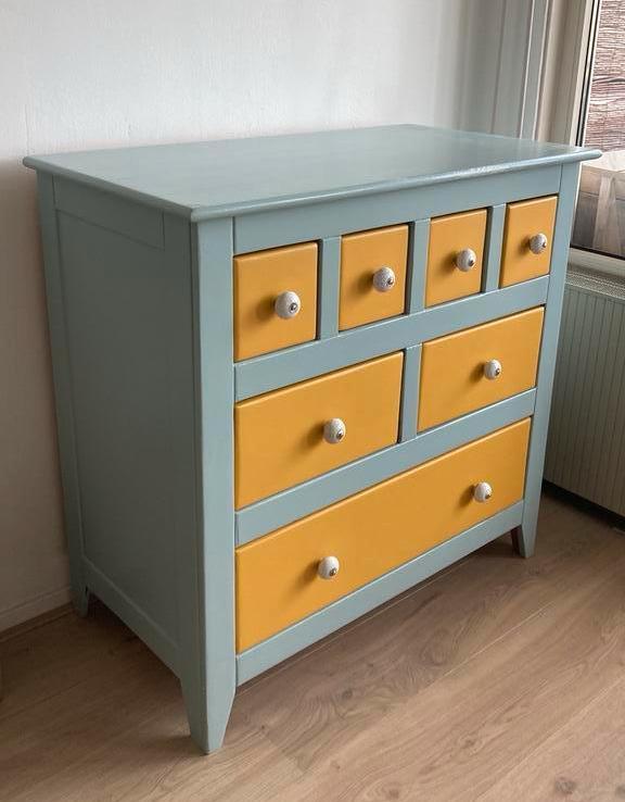 Dressoirkast lichtblauw/okergeel, Huis en Inrichting, Kasten | Dressoirs, Zo goed als nieuw, 50 tot 100 cm, 25 tot 50 cm, Ophalen