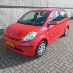Daihatsu Sirion 1.0 51KW 2007 Rood €1600,- !, Auto's, Daihatsu, Voorwielaandrijving, 750 kg, Handgeschakeld, 3 cilinders