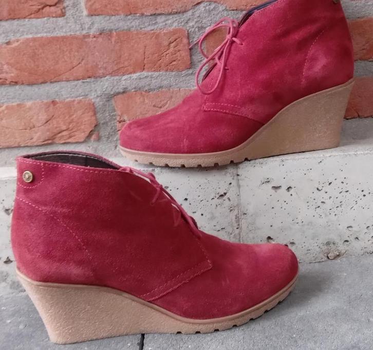 Nieuwe ESPRIT veterschoenen met sleehak rood suede (40), Kleding | Dames, Schoenen, Nieuw, Lage of Enkellaarzen, Rood, Ophalen of Verzenden