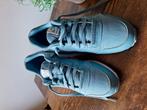 In good condition Nike shoes in light bl , size 5.5 Y (38), Maat XS of kleiner, Ophalen, Zo goed als nieuw, Schoenen