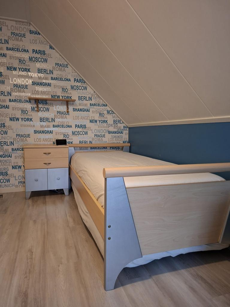 Tienerslaapkamer jongens bed kasten bureau, Huis en Inrichting, Ophalen, Zo goed als nieuw, Eenpersoons, Goede kwaliteit