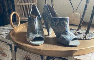 Dames schoenen van DIESEL beschikbaar voor biedingen