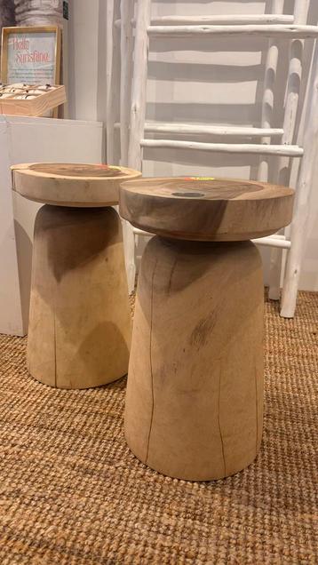 Acacia houten kruk- 50x30cm beschikbaar voor biedingen