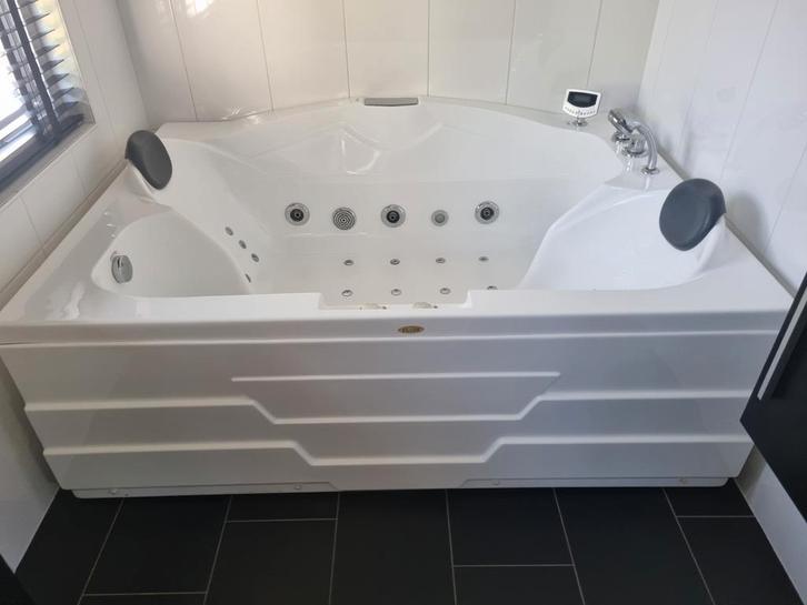 Bubbelbad plash, Huis en Inrichting, Badkamer | Complete badkamers, Zo goed als nieuw, Ophalen