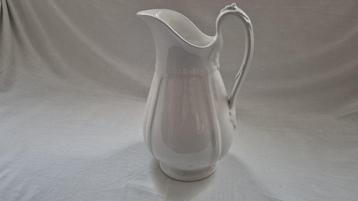 Prachtige witte lampetkan Petrus Regout beschikbaar voor biedingen