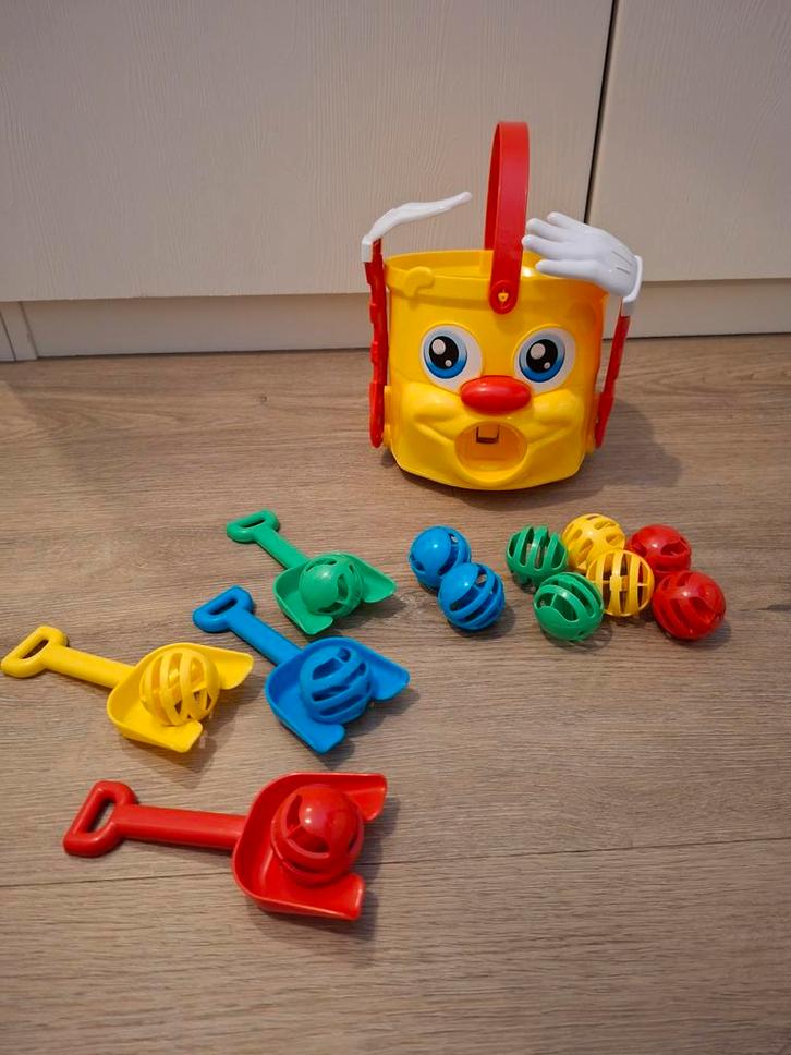 Ballenschietende speelgoed emmer met schepjes en ballen, Kinderen en Baby's, Speelgoed | Babyspeelgoed, Zo goed als nieuw, Overige typen