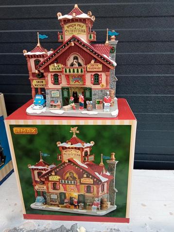 Lemax North Pole Outfitters Kersthuisje beschikbaar voor biedingen