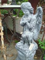 betonnen engel plus zuiltje, Ophalen, Nieuw, Beton, Engelenbeeld