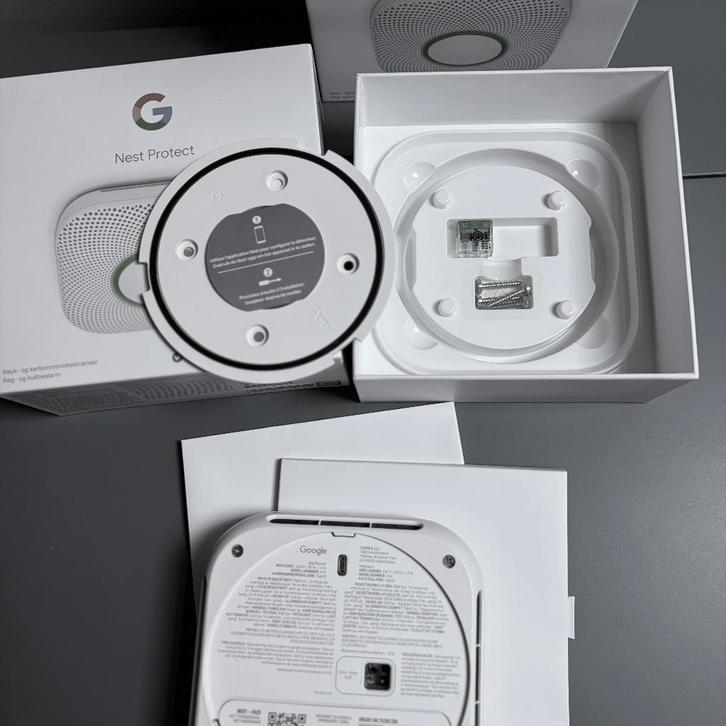 Nest Protect V2 (twee, bekabeld), Doe-het-zelf en Verbouw, Alarmsystemen, Zo goed als nieuw, Detector, Sensor of Melder, Rook