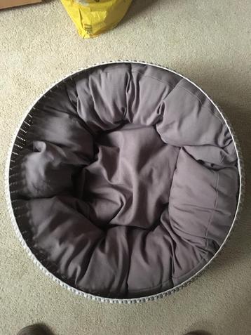 Kattenmand of hond van stevig kunststof  beschikbaar voor biedingen