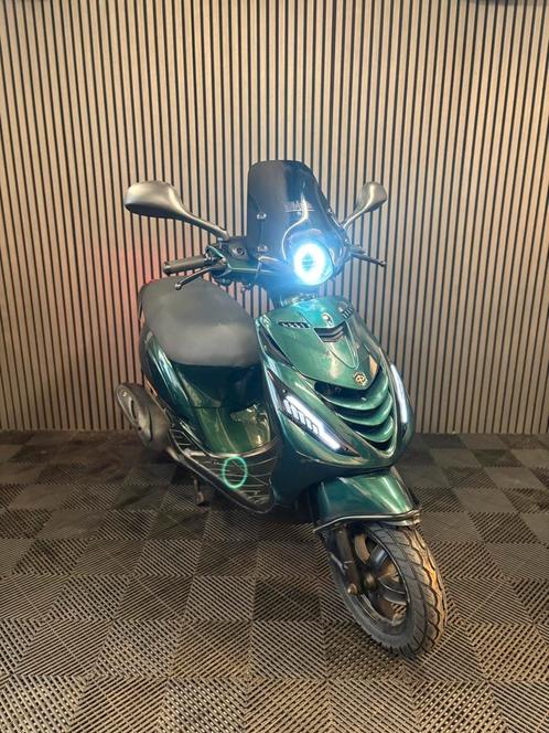 PIAGGIO ZIP 4T 2V BROM 2016 FULL OPTION JAGUAR GROEN, Fietsen en Brommers, Scooters | Aprilia, Zo goed als nieuw, Overige modellen