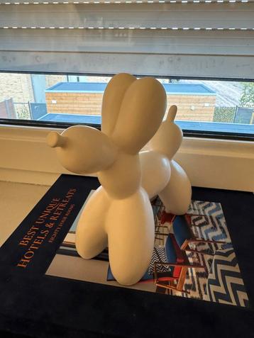 Witte Ballonhond decoratief Object beschikbaar voor biedingen