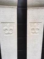 Zuilen van schouwmantel met Franse lelie, Huis en Inrichting, Woonaccessoires | Zuilen en Pilaren, Ophalen