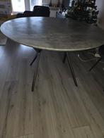 Ronde eetkamertafel, Ophalen